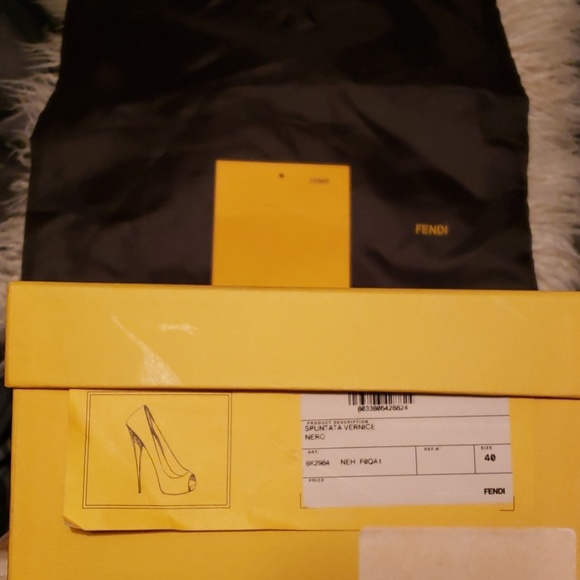 Fendi Spuntata Vernice Pumps - Picture 5 of 8